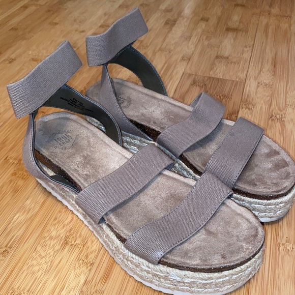 True Craft Shoes - Tan Block Sandals